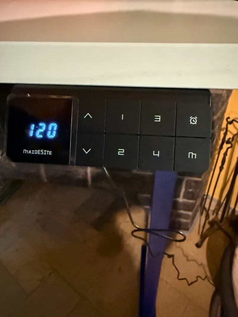 Boîtier de commande du Maidesite T2 affichant 120