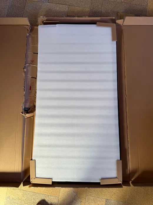 Plateau blanc du Maidesite T2 dans son carton, film de protection en place